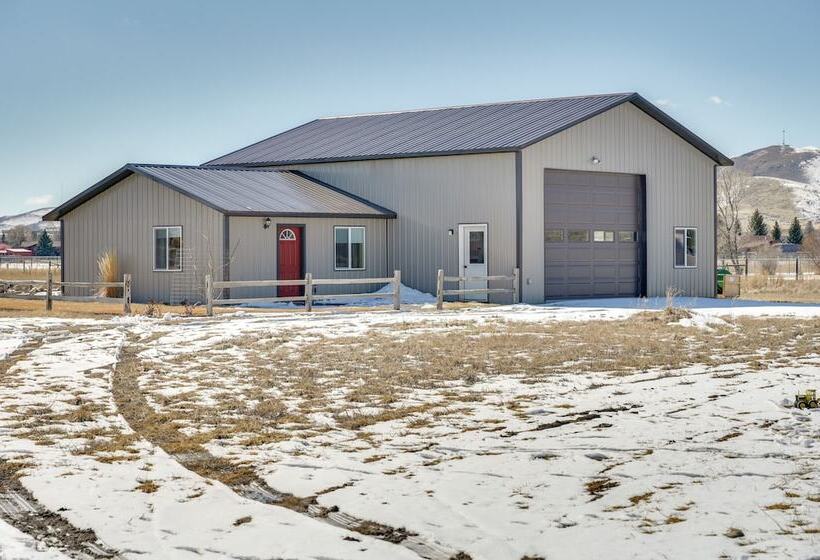 Cozy Dillon Retreat: Fireplace, Mountain Views!