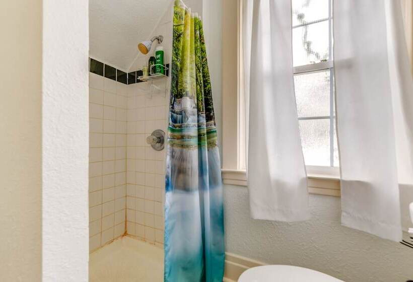 Cozy Niagara Falls Cottage W/ Gas Grill + Patio!