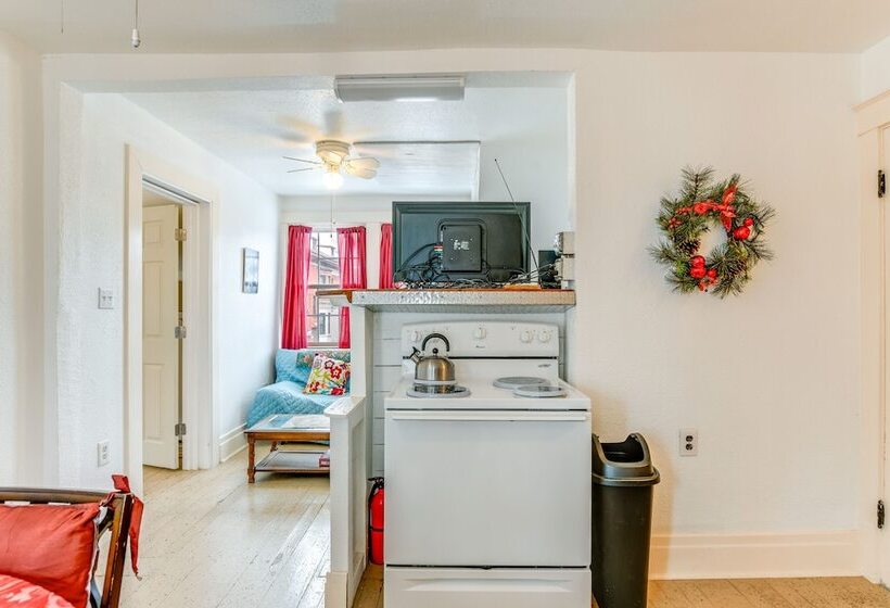 Cozy Niagara Falls Cottage W/ Gas Grill + Patio!