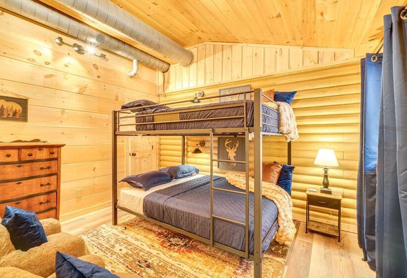 Cozy Sevierville Cabin W/ Hot Tub & Game Room!