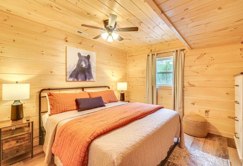 Cozy Sevierville Cabin W/ Hot Tub & Game Room!