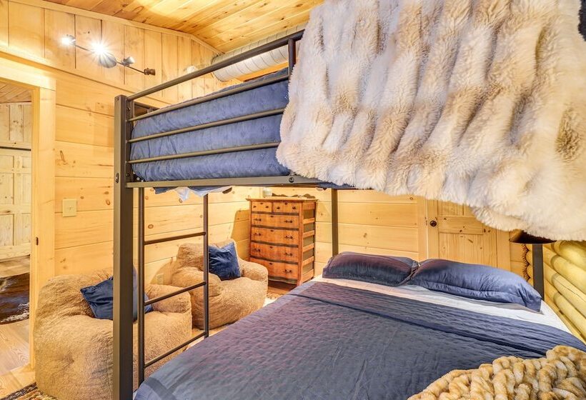 Cozy Sevierville Cabin W/ Hot Tub & Game Room!