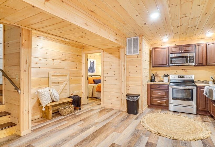 Cozy Sevierville Cabin W/ Hot Tub & Game Room!