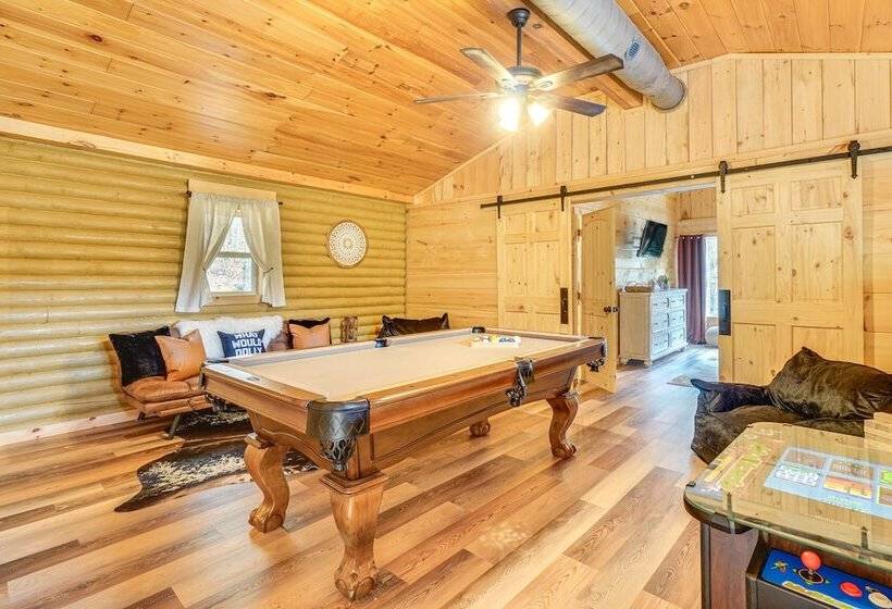 Cozy Sevierville Cabin W/ Hot Tub & Game Room!