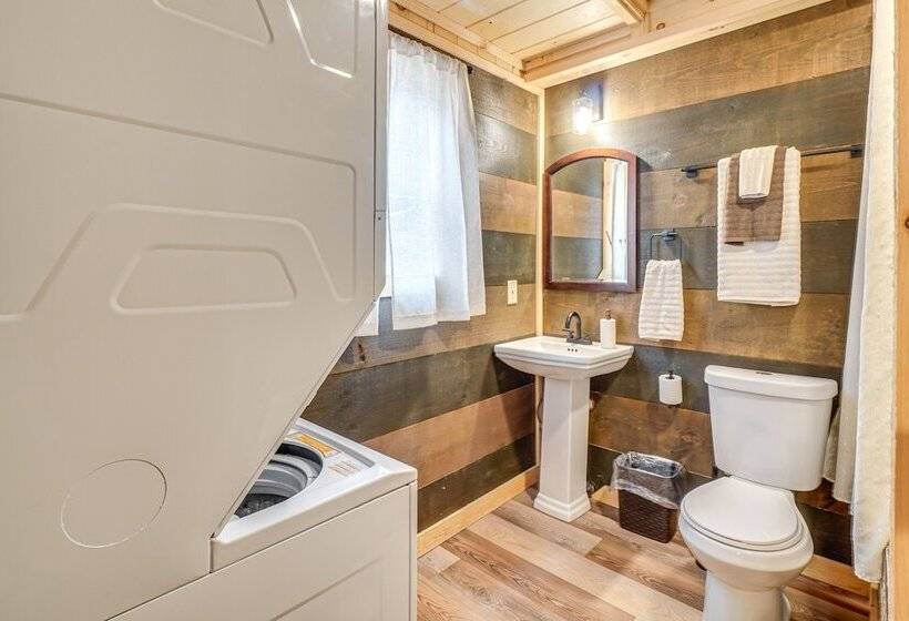 Cozy Sevierville Cabin W/ Hot Tub & Game Room!