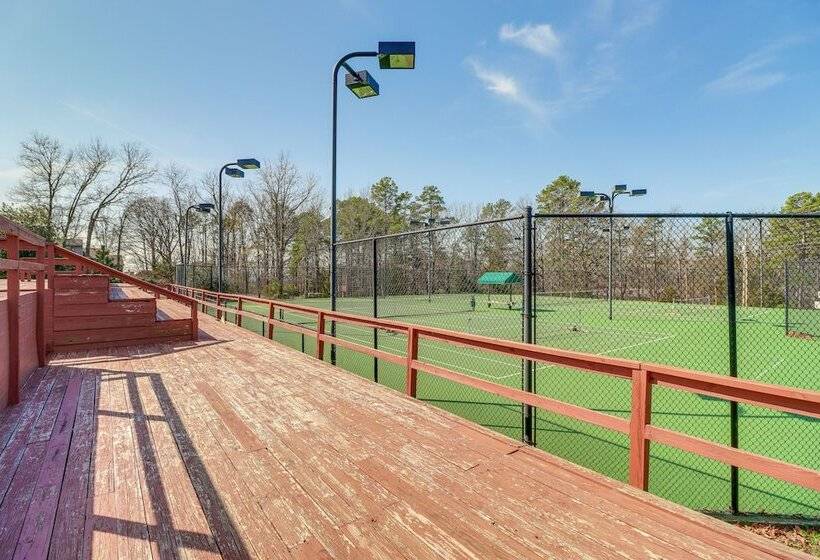 Charming Fairfield Bay Home On Golf Course