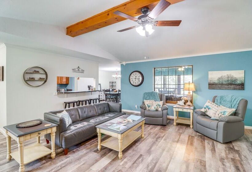 Charming Fairfield Bay Home On Golf Course