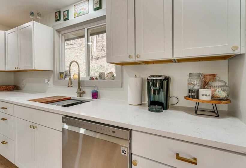 North Carolina Coupes Retreat W/ Deck & Grill!