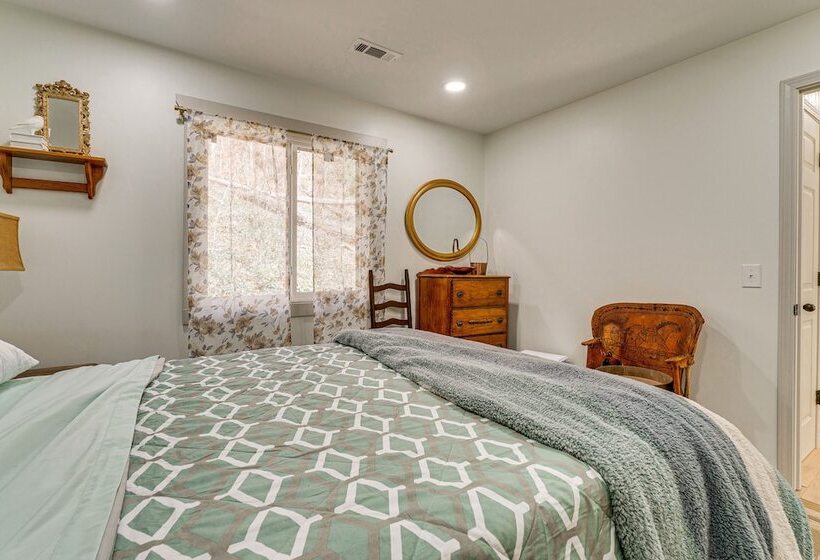 North Carolina Coupes Retreat W/ Deck & Grill!