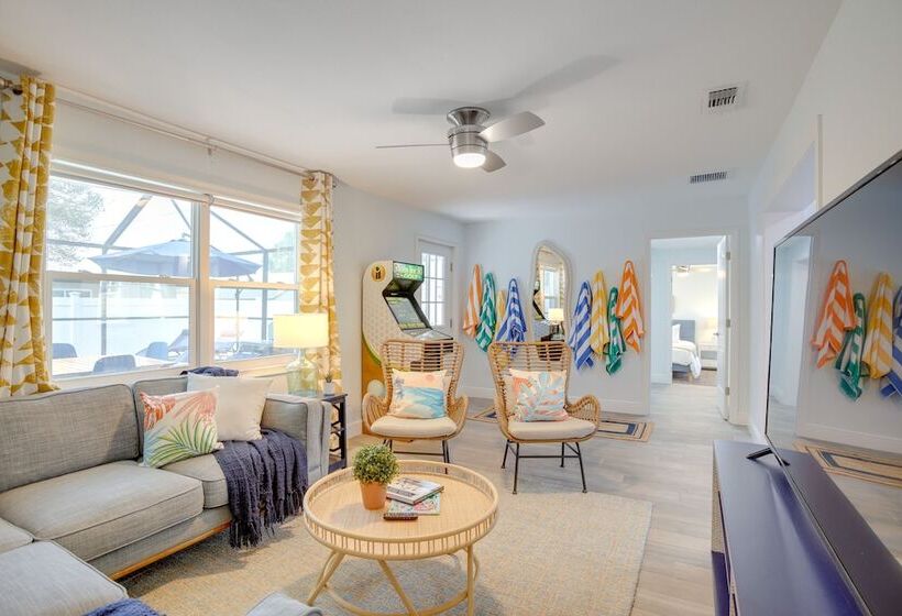 Largo Escape W/ Heated Pool & Lanai Oasis!