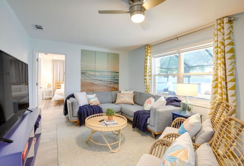 Largo Escape W/ Heated Pool & Lanai Oasis!