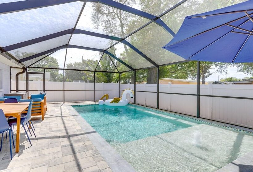 Largo Escape W/ Heated Pool & Lanai Oasis!