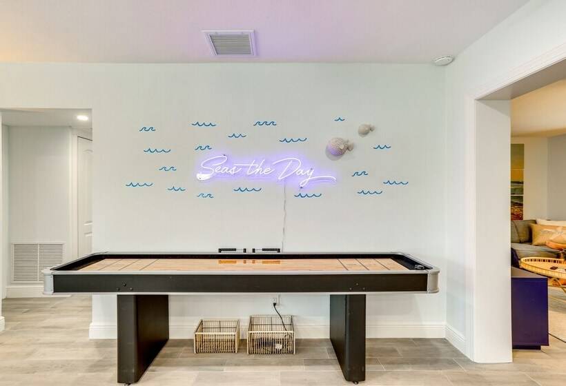 Largo Escape W/ Heated Pool & Lanai Oasis!