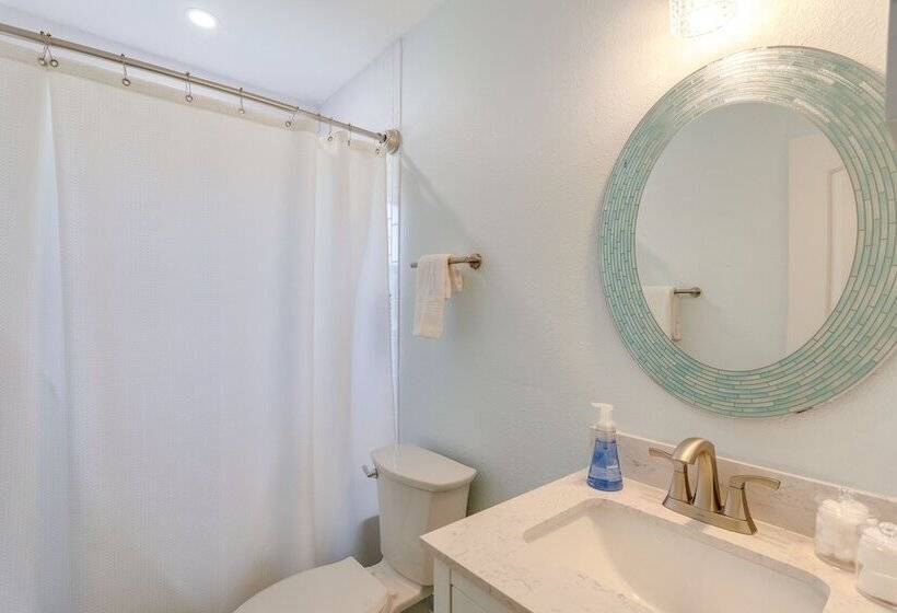 Largo Escape W/ Heated Pool & Lanai Oasis!