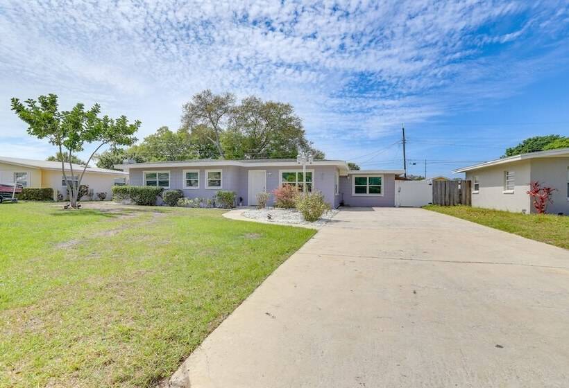 Largo Escape W/ Heated Pool & Lanai Oasis!