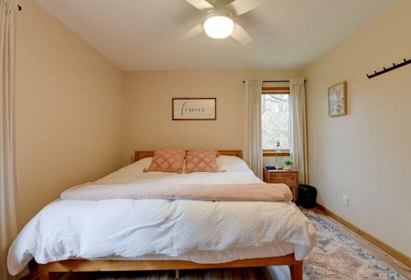 East Aurora Home ~ 18 Mi To Downtown Buffalo!