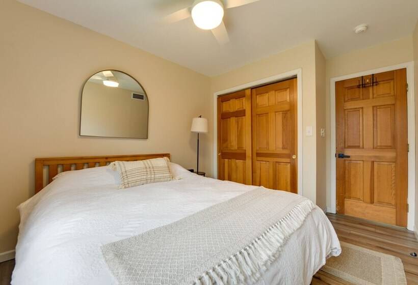 East Aurora Home ~ 18 Mi To Downtown Buffalo!