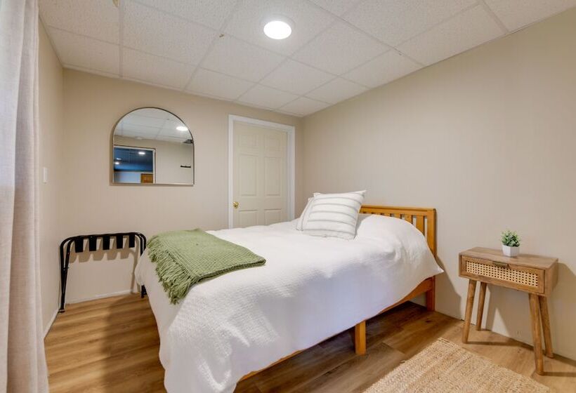 East Aurora Home ~ 18 Mi To Downtown Buffalo!