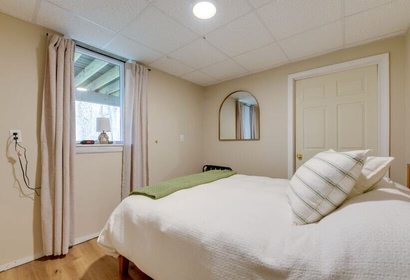 East Aurora Home ~ 18 Mi To Downtown Buffalo!