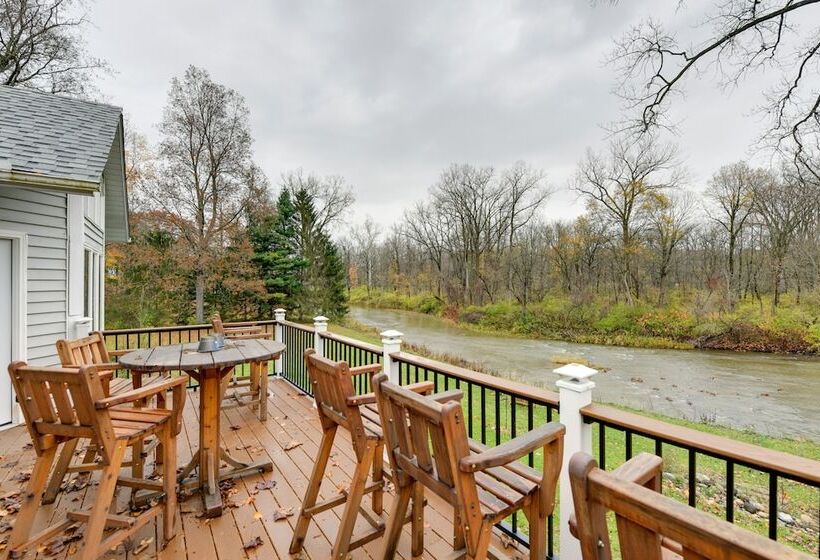 East Aurora Home ~ 18 Mi To Downtown Buffalo!