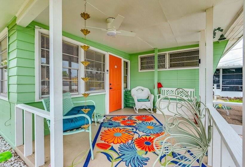 Eclectic Tarpon Springs Home: Bayou Across Street!