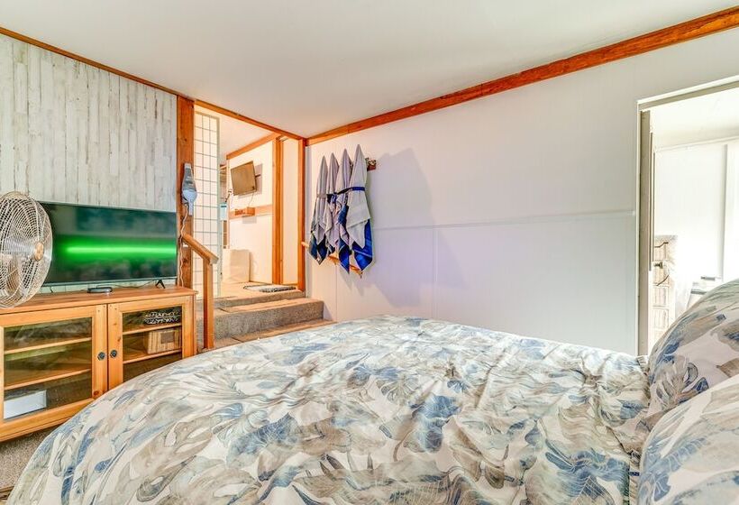 Eclectic Tarpon Springs Home: Bayou Across Street!