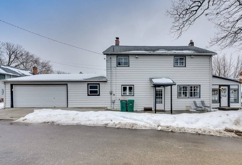 Family Friendly Lake Waubesa Home: Boat + Swim!