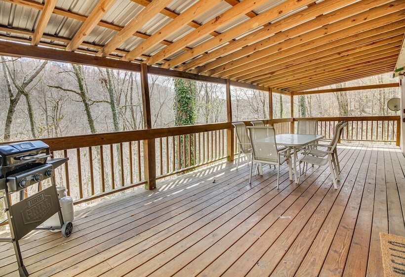 Family Friendly Smithville Cabin: Game Room & Deck