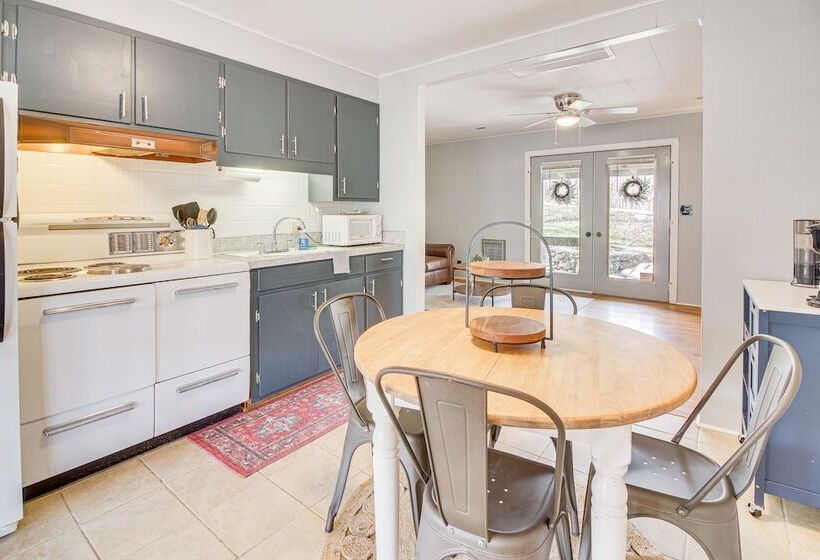 Family Friendly Smithville Cabin: Game Room & Deck