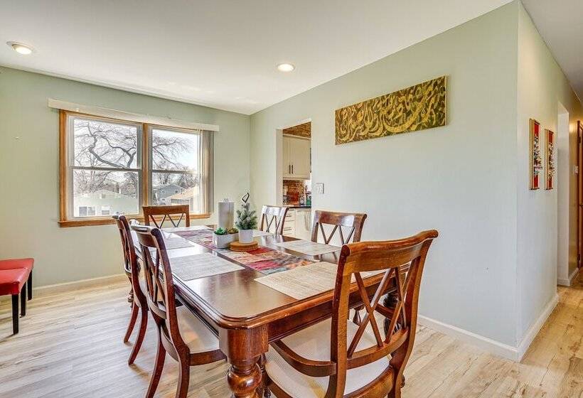 Family Friendly Toms River Home, 3 Mi To Beach!