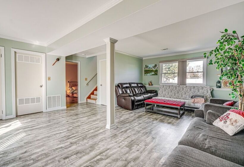 Family Friendly Toms River Home, 3 Mi To Beach!