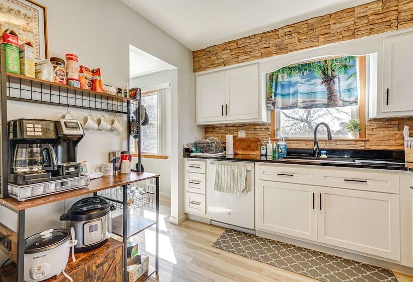 Family Friendly Toms River Home, 3 Mi To Beach!