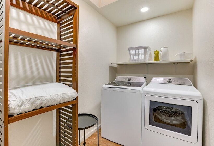 Glendale Retreat W/ Private Pool, Patio & Grill!