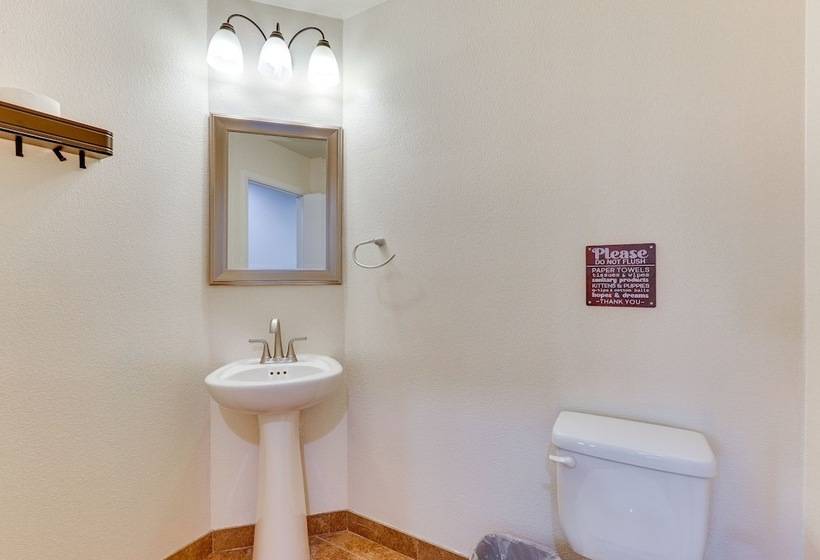 Glendale Retreat W/ Private Pool, Patio & Grill!