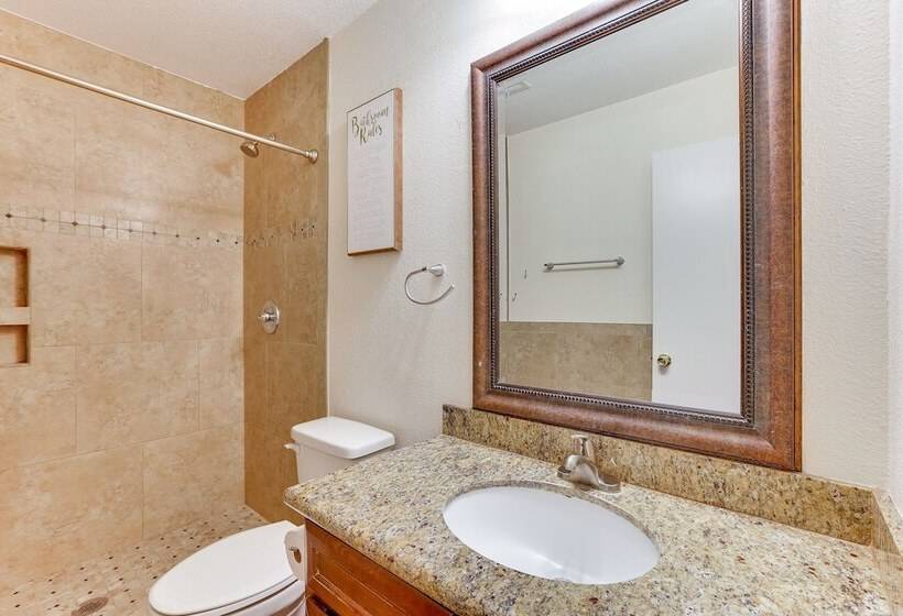 Glendale Retreat W/ Private Pool, Patio & Grill!