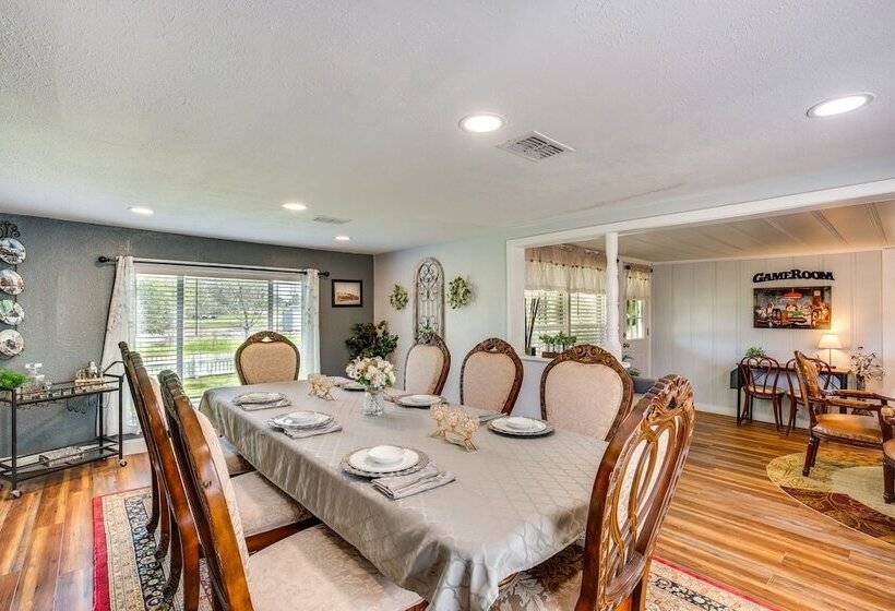 Grapeland Farm Retreat W/ Pool, Grill & Fire Pit