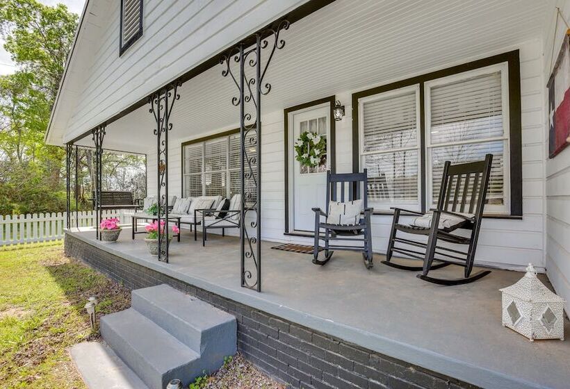 Grapeland Farm Retreat W/ Pool, Grill & Fire Pit