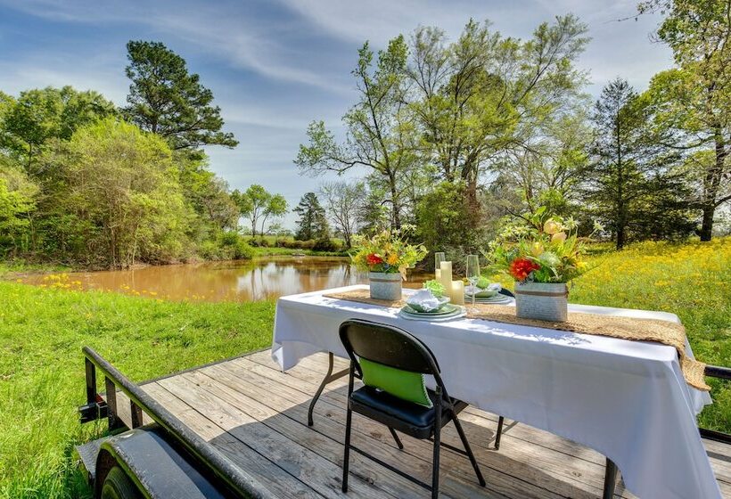 Grapeland Farm Retreat W/ Pool, Grill & Fire Pit