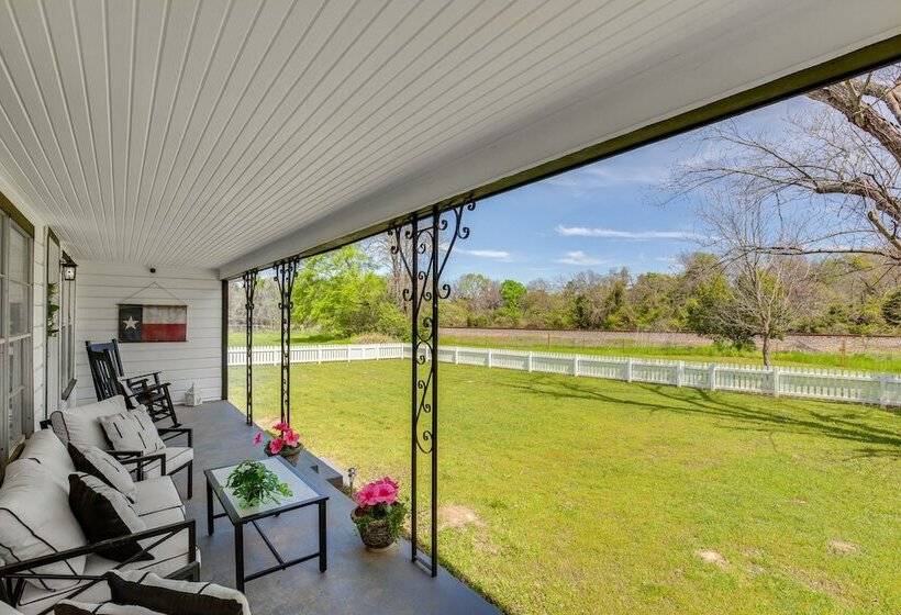 Grapeland Farm Retreat W/ Pool, Grill & Fire Pit