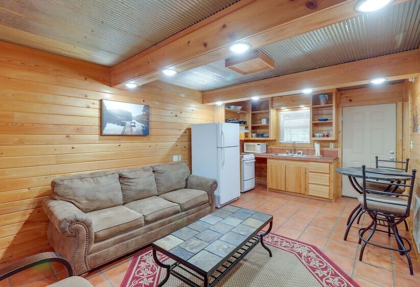 0.5 Mi To Greers Ferry Lake: Heber Springs Cabin