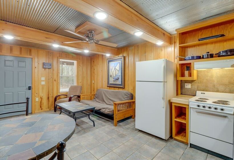 0.5 Mi To Lake: Patio At Heber Springs Cabin!