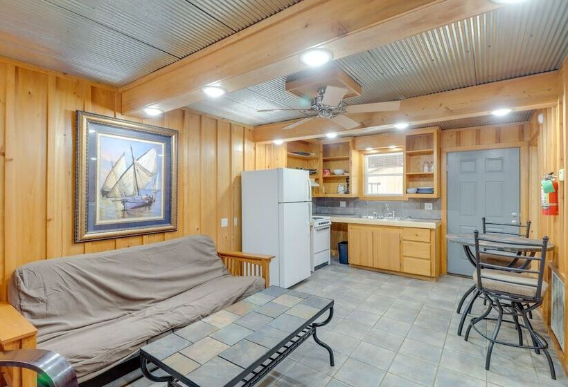 0.5 Mi To Lake: Patio At Heber Springs Cabin!