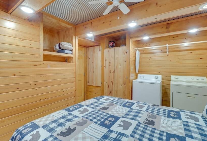 1/2 Mi To Greers Ferry Lake: Quiet Cabin W/ Porch