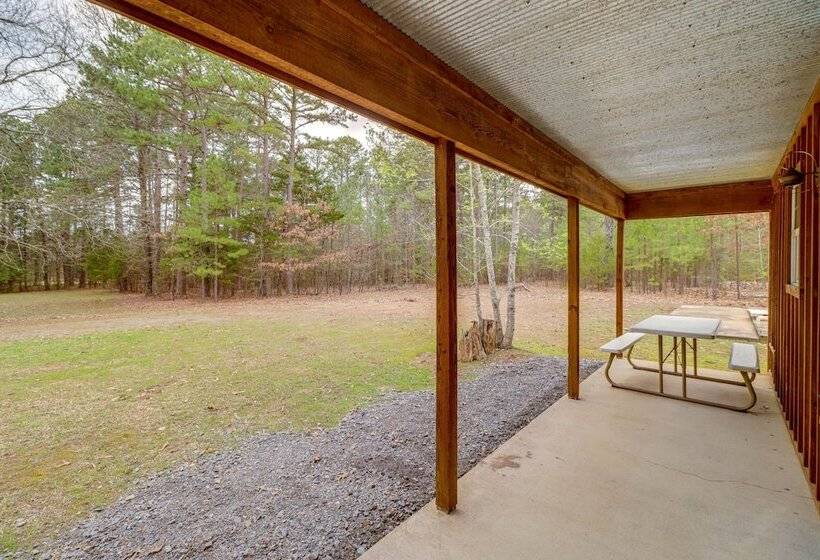 1/2 Mi To Greers Ferry Lake: Quiet Cabin W/ Porch