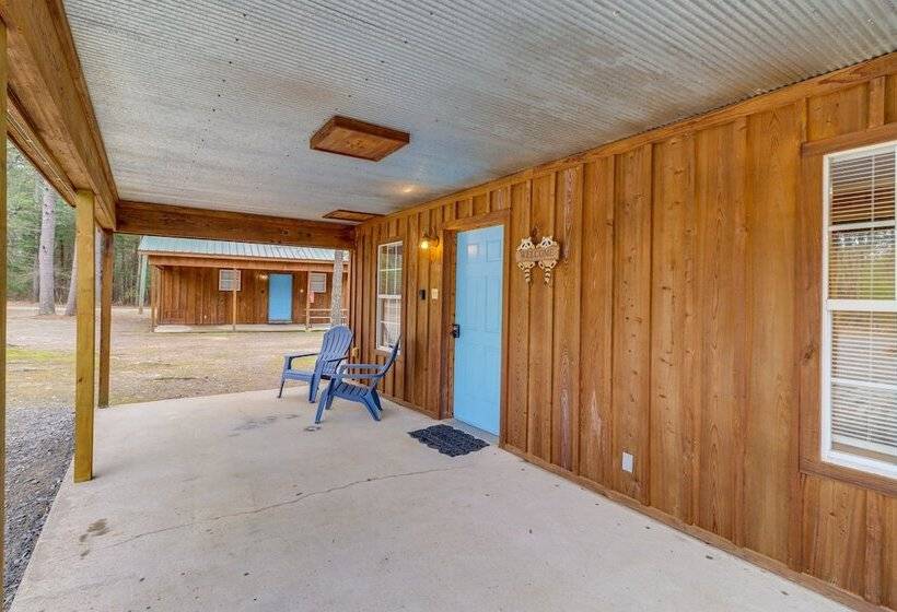 1/2 Mi To Greers Ferry Lake: Quiet Cabin W/ Porch