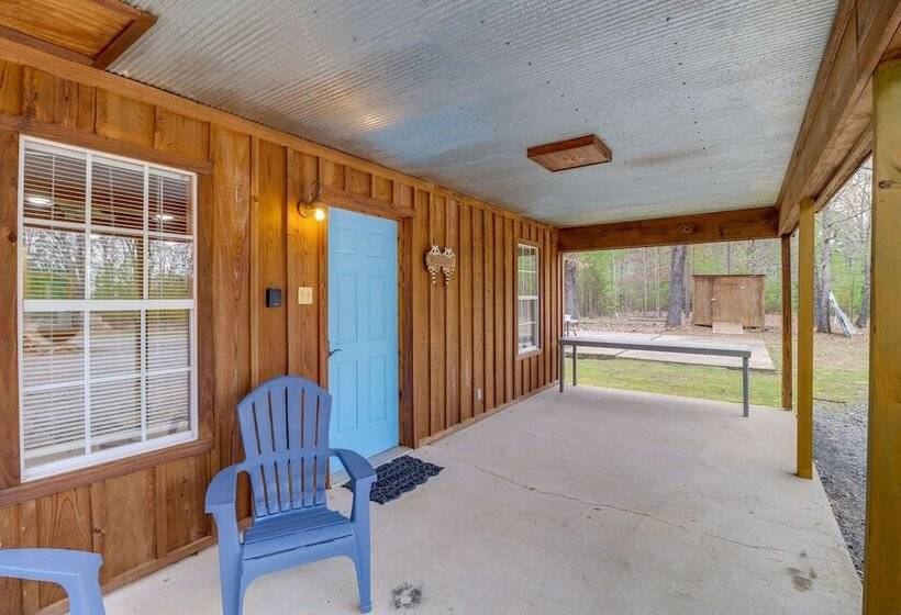1/2 Mi To Greers Ferry Lake: Quiet Cabin W/ Porch