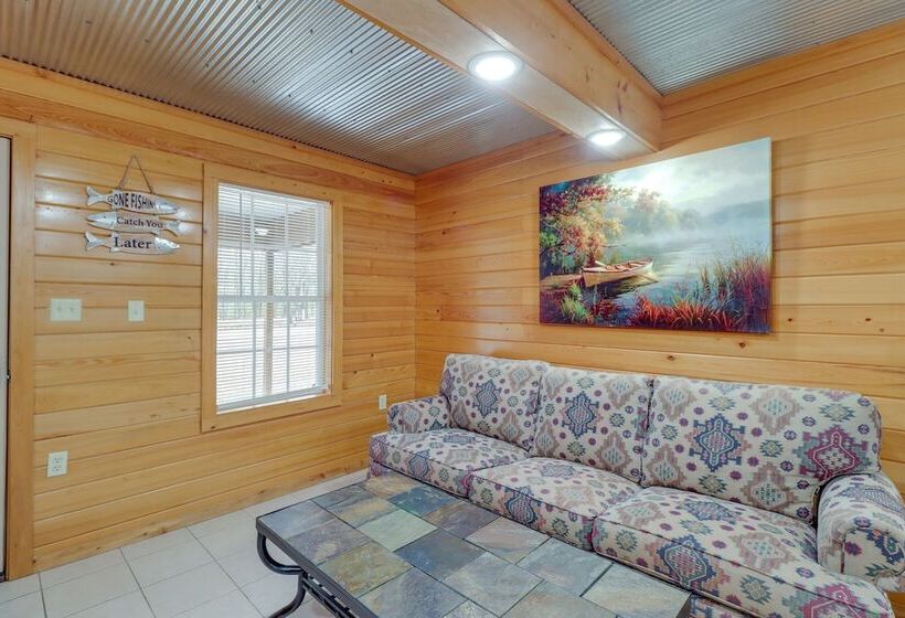 1/2 Mi To Greers Ferry Lake: Quiet Cabin W/ Porch