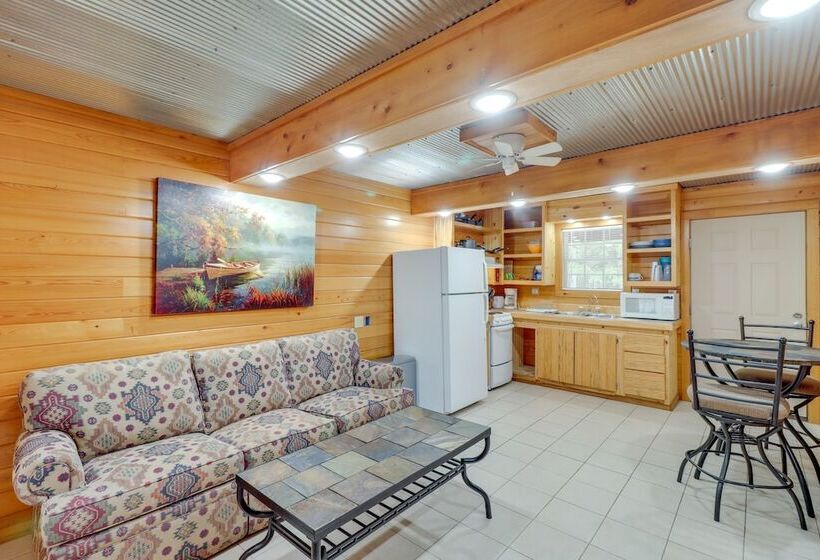 1/2 Mi To Greers Ferry Lake: Quiet Cabin W/ Porch