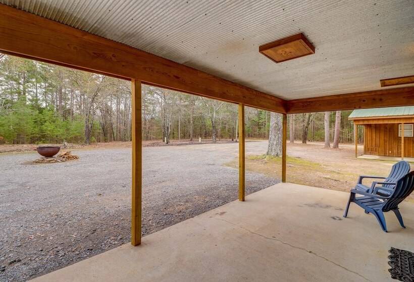 1/2 Mi To Greers Ferry Lake: Quiet Cabin W/ Porch