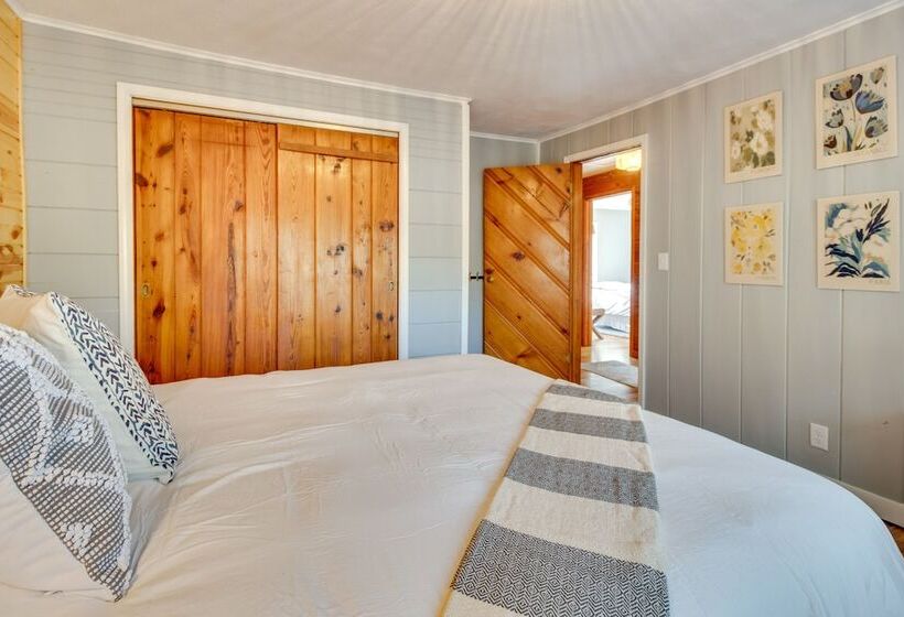 Henderson Cabin W/ Deck & Scenic Lake Views!